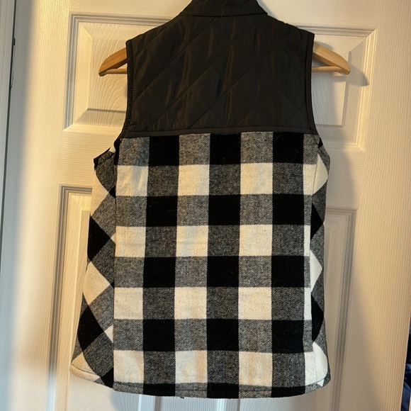 Great condition black and white vest. Womens size xs. - Picture 5 of 8